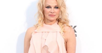 Pamela Anderson Tells ‘Pam & Tommy’ Creators They Owe Her ‘A Public Apology’